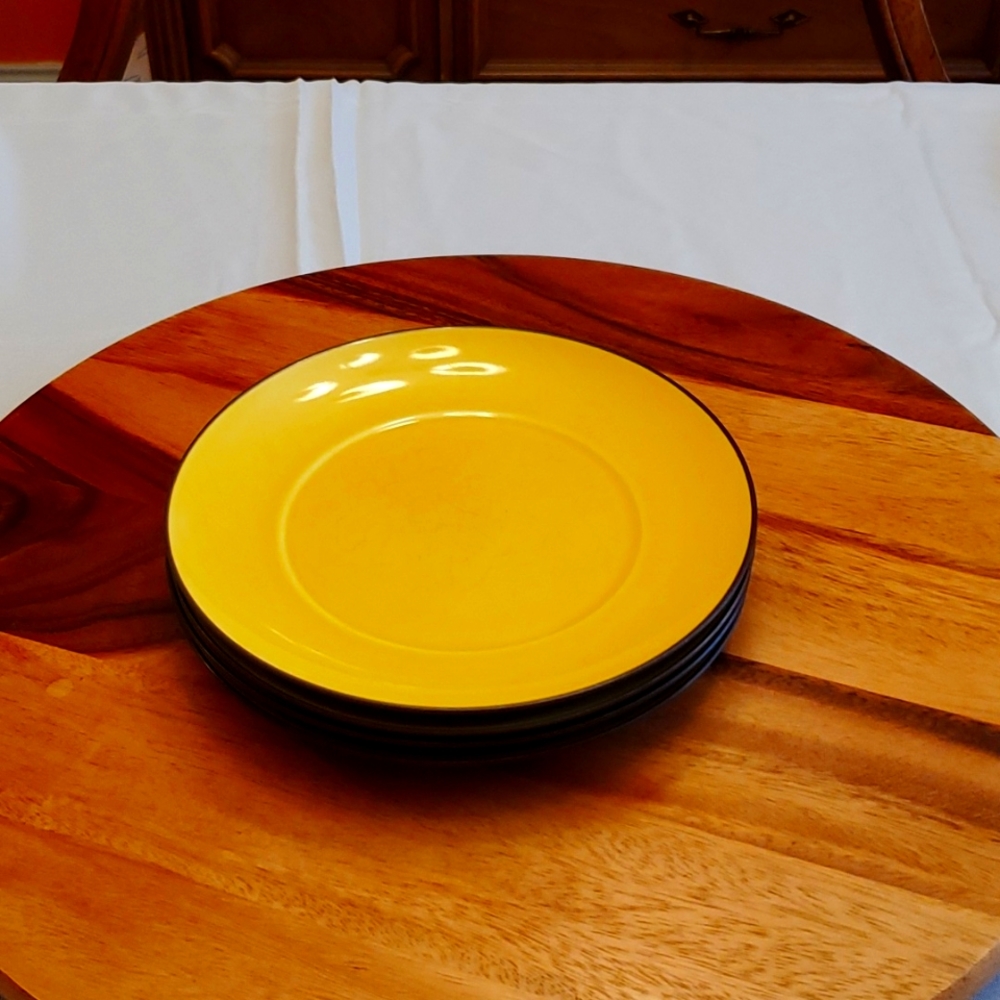 Waechtersbach salad platesA set of 4